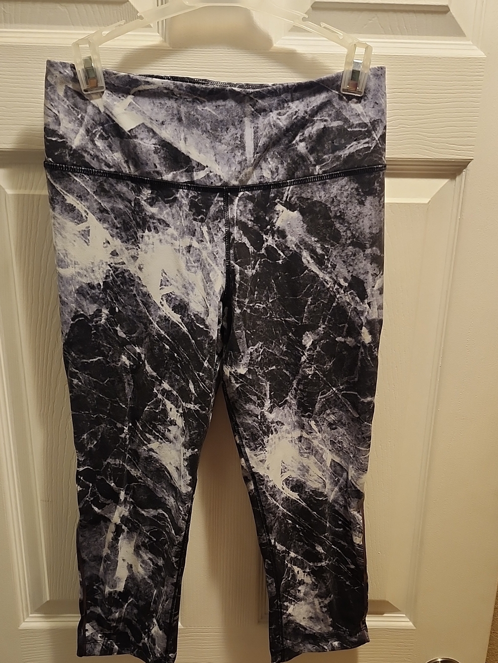 Nike Dri Fit Marble Print Crop Leggings - Black & White